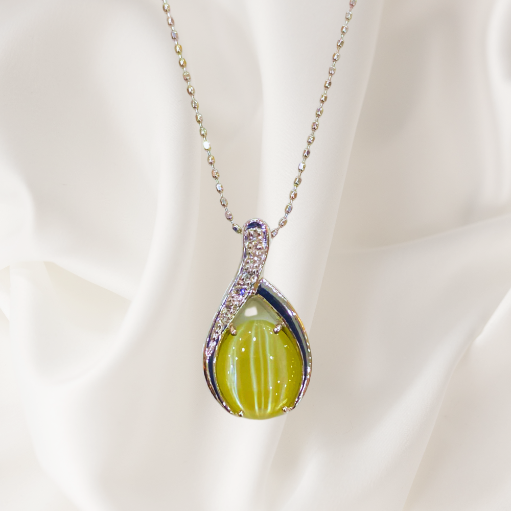 1.36 Ct Cat’s Eye & 0.08 Ct Diamond Pendant in 18K White Gold
