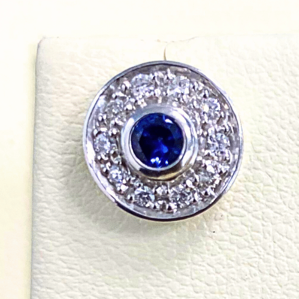 0.90 ct blue sapphire & 0.38 Ct diamond Studs in 18 k white gold studs