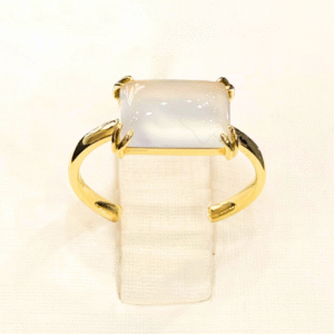 1.99 Ct Moonstone Ring Set in 18K Gold