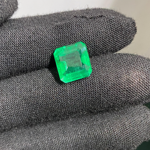 5.62 Ct Vivid Green Emerald