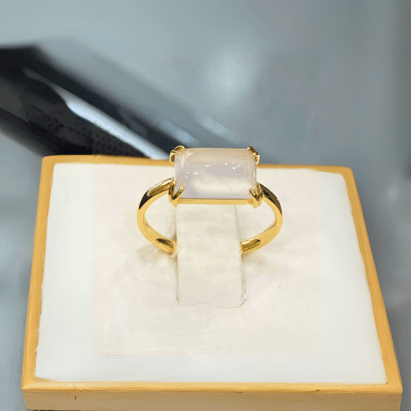 1.99 Ct Moonstone Ring Set in 18K Gold