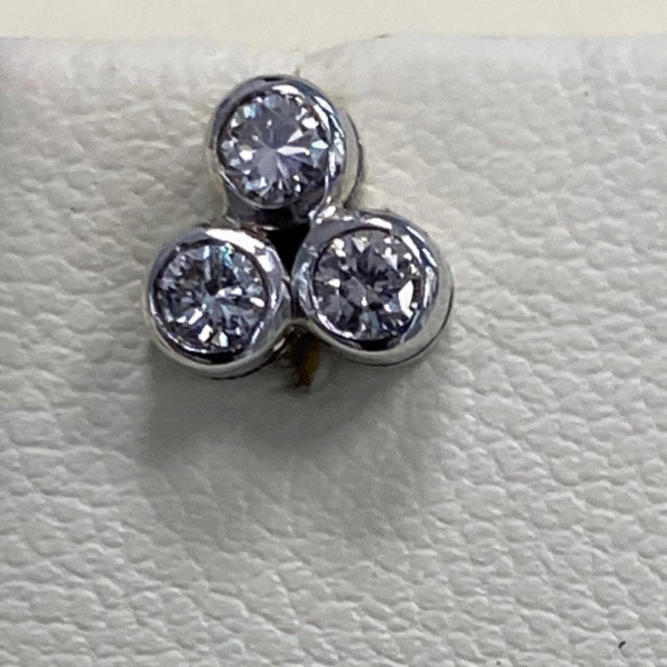 VVS2 Diamond Studs in 18K White Gold