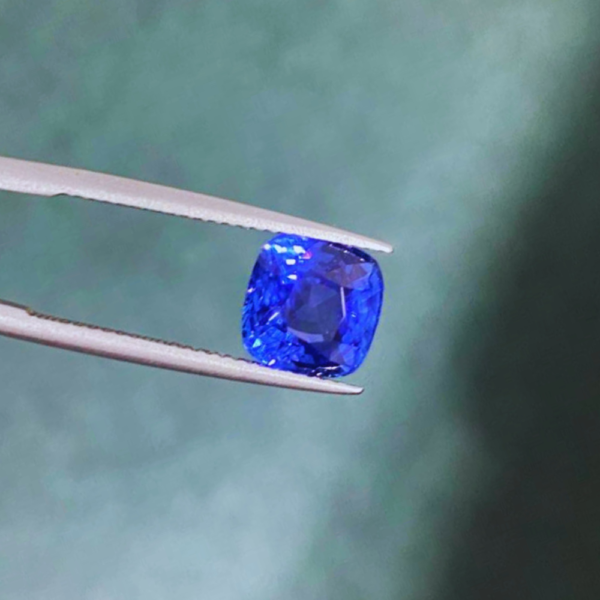 4.23 Ct Unheated Vivid Blue Sapphire