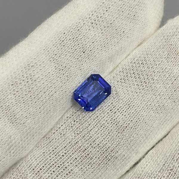 1.95 Ct Unheated Vivid Blue Sapphire
